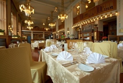 Polední menu ve Francouzské restauraci Art Nouveau