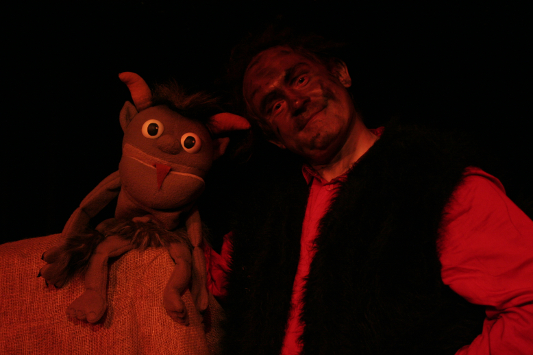 Čert prý nikdy nespí (na lodi Kamina)