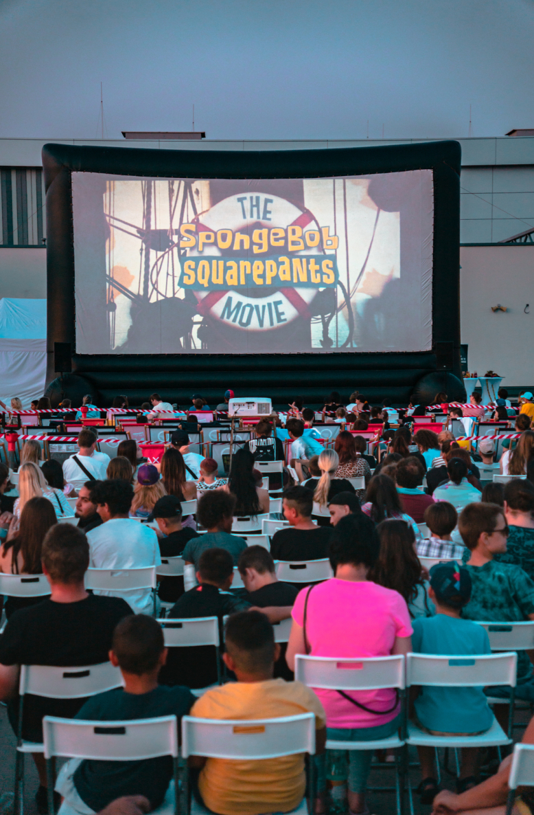 Dorazte do letního kina na střeše Centra Černý Most!