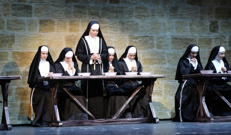 Sestra v akci - Premiéra