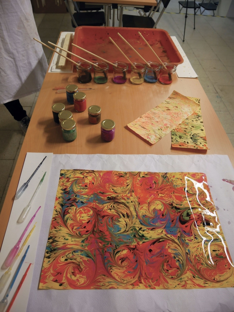 Vyrobte si mramorovaný papír v muzeu