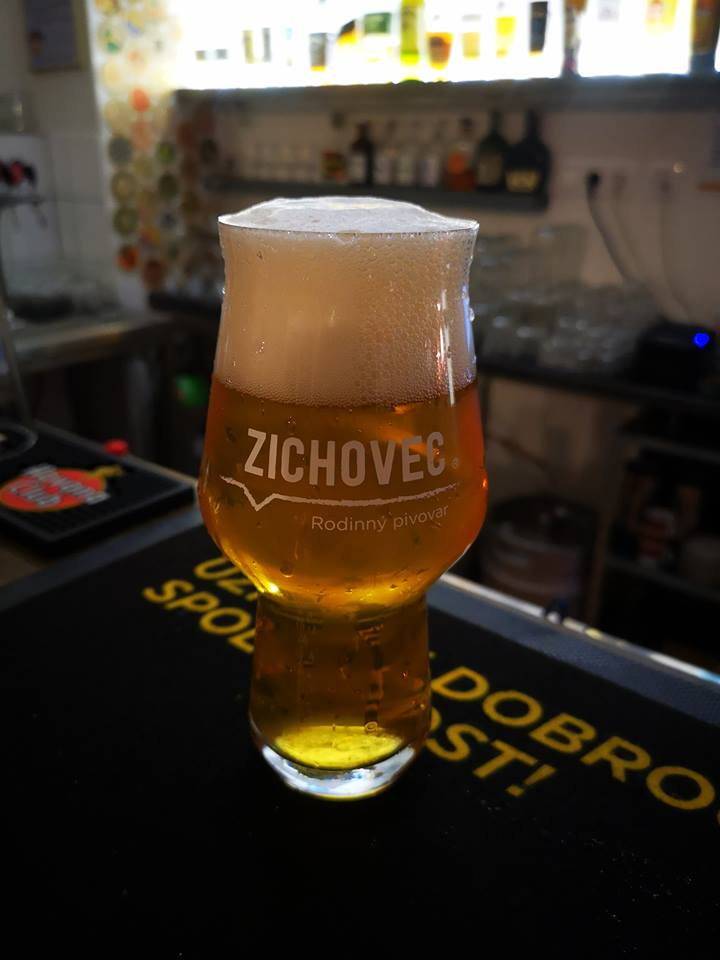 pivo, víno, rum, bum