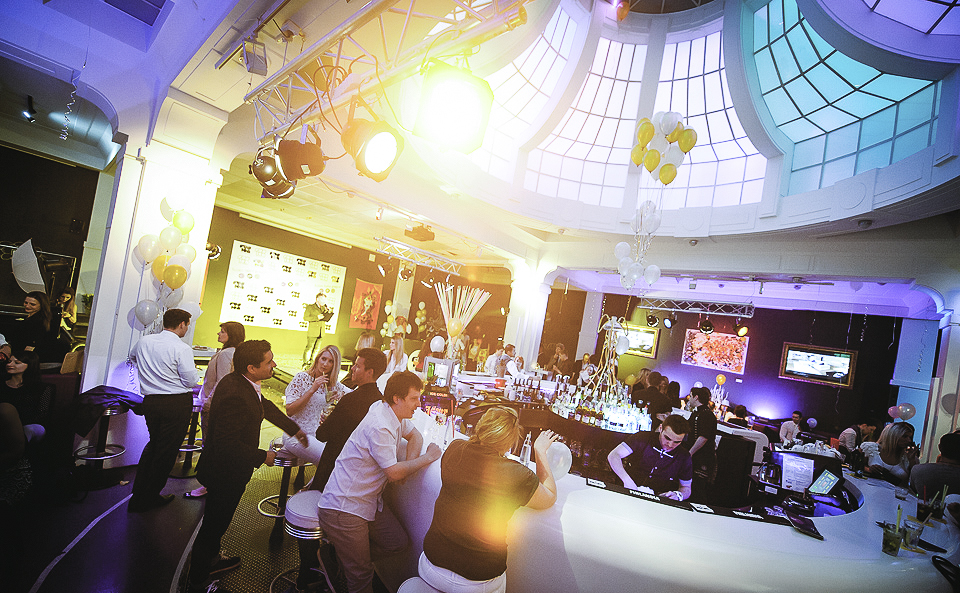 098_www.klapper.jpg - Rotující 360° Lounge Bar