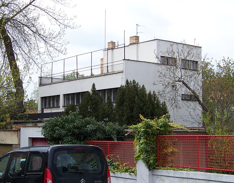 Podoli_Nad_cementarnou_23_vila_Frantiska_Langera_(01).jpg - 