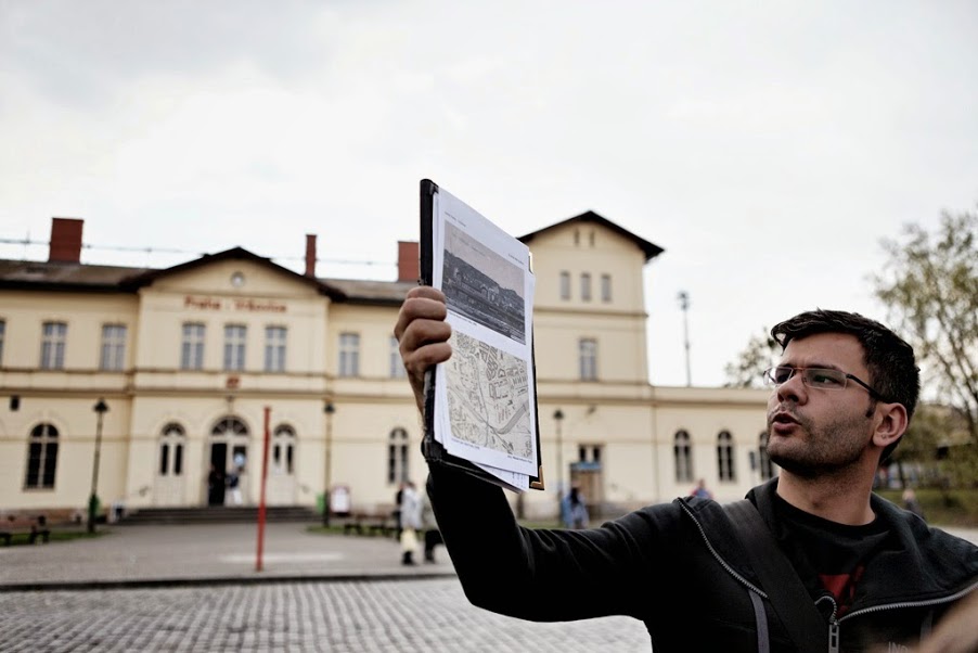 04_Stanislav_Soukup.jpg - Petr architekturu miluje. Tentokrát povídá o Vršovickém nádraží. (foto: Stanislav Soukup)